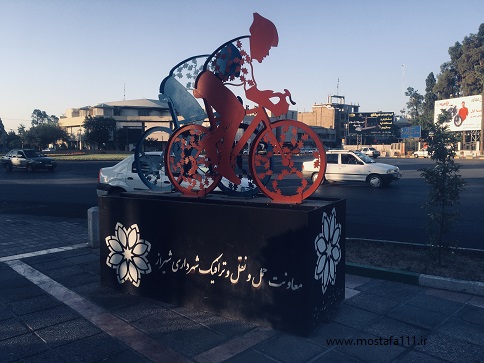 مجسمه دوچرخه سواران در خیابان کریمخان زند شیراز