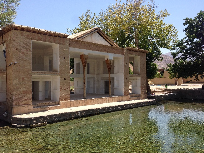 تفرجگاه قجری در چشمه علی دامغان در پای قلعه اسماعیلیه در ایالت قومس