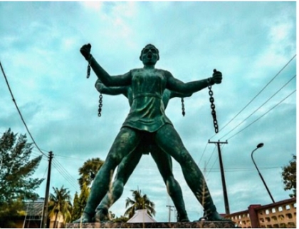 تقدیر به دست خویش باید نوشت