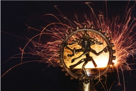 گرفته ایی مرا به بند، در این دایره ها سخت