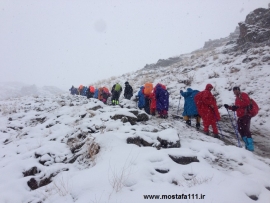 نقش زیبای پاییز در پایین، و زمستان در بالای قله ها