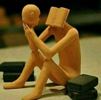 میانِ بادهای گاه و بیگاه، که خشکم می‌کند این باد